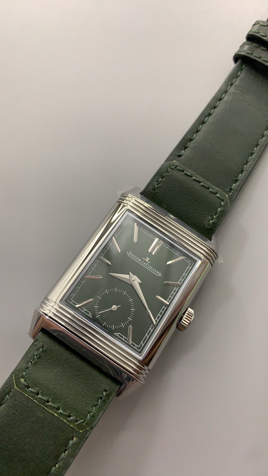 Rectangular steel case of the Reverso replica shown at 30 mm wide and 47 mm long