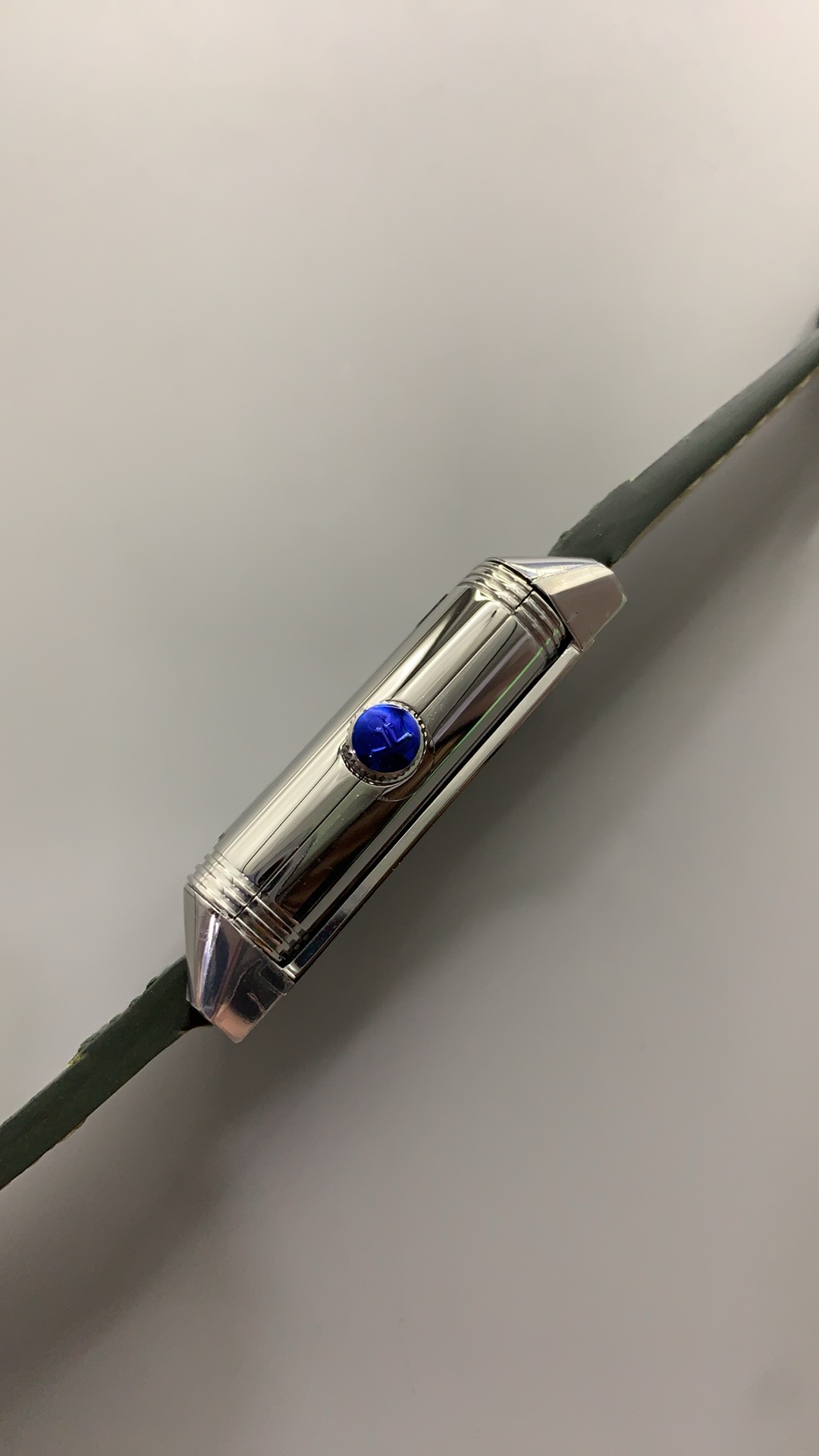 Steel hands and minute track over the green dial of the Jaeger-LeCoultre Reverso Tribute replica