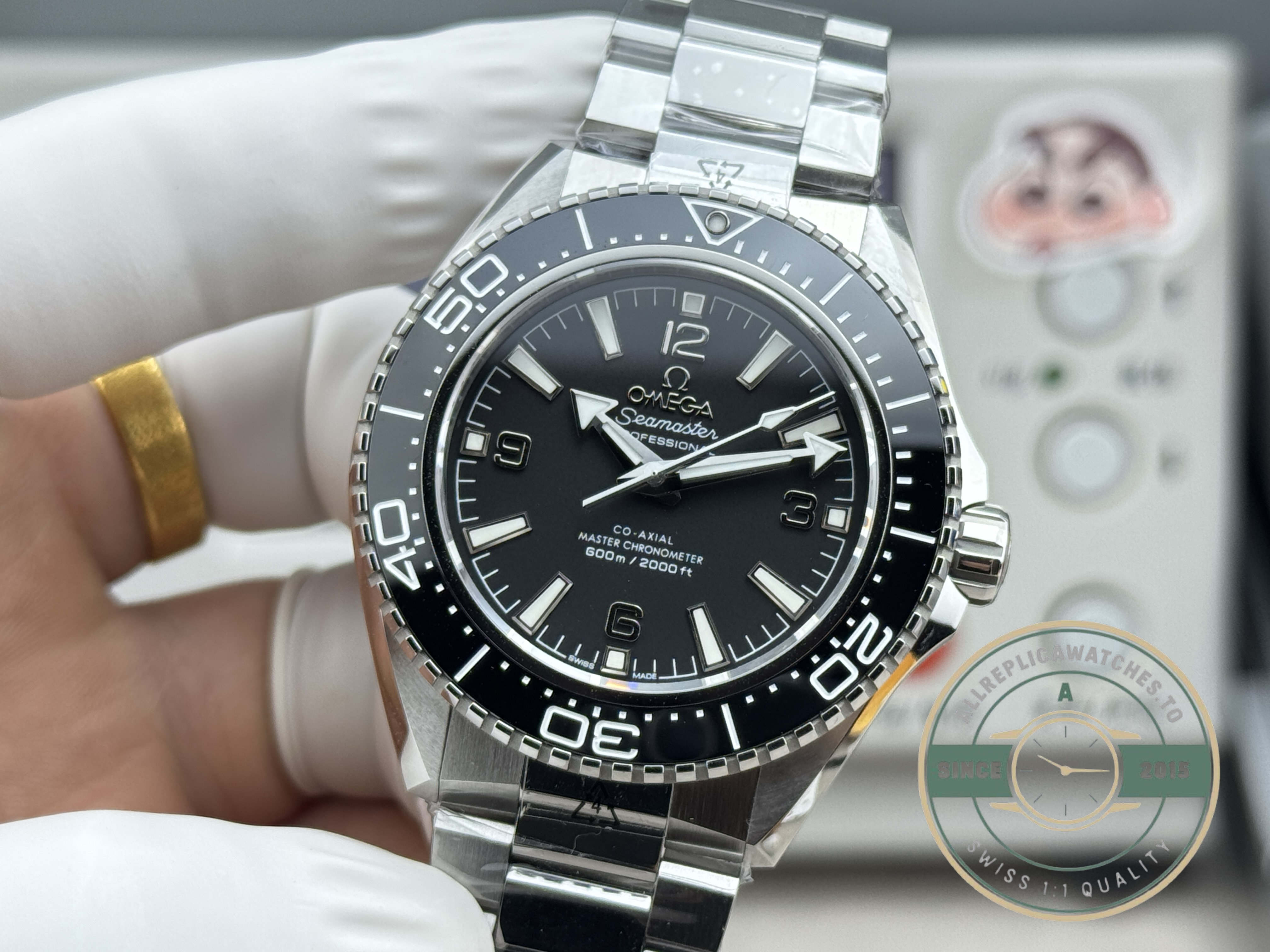 48-hour running reserve from the VS8900 in this 42mm Planet Ocean superclone