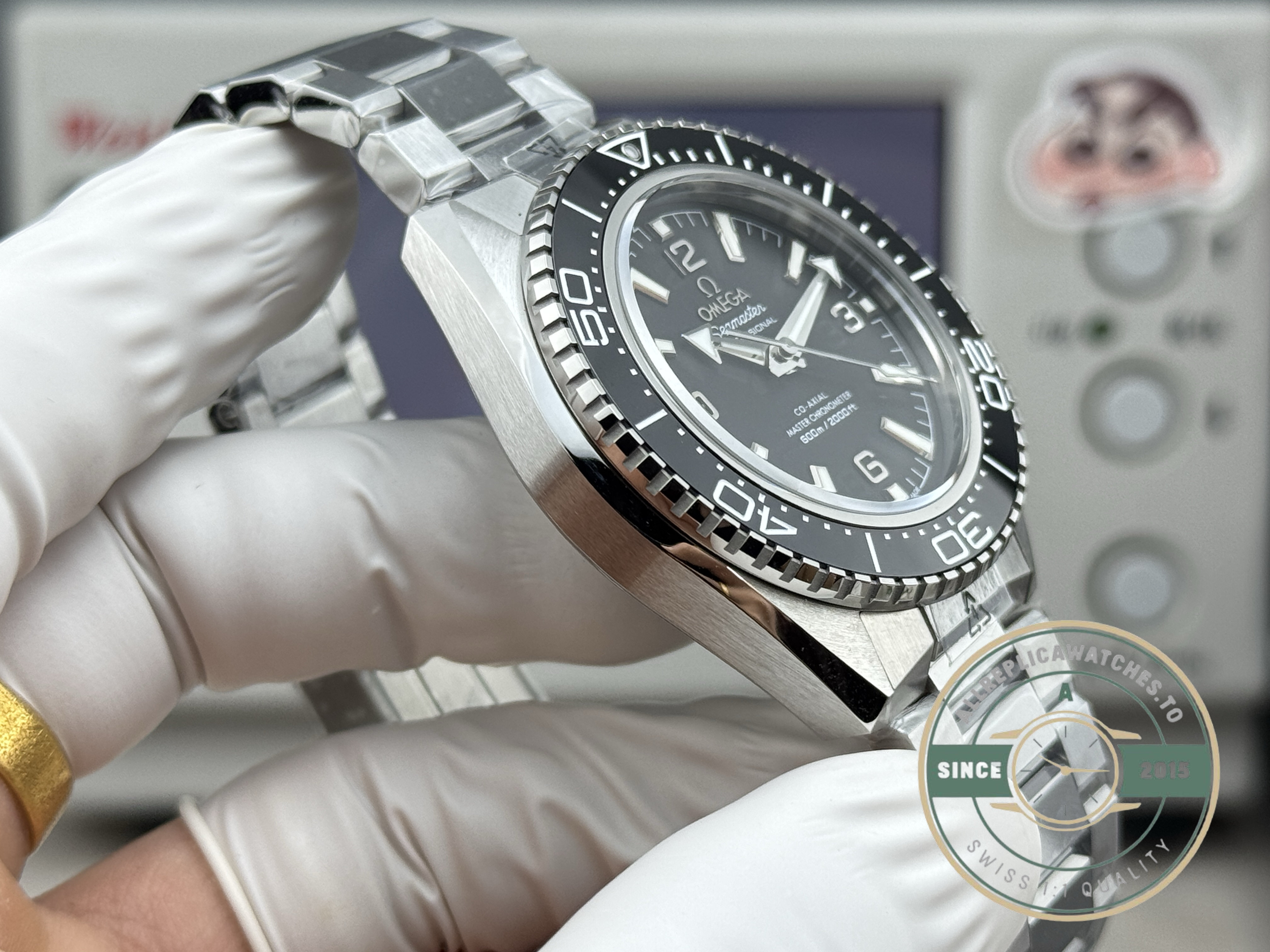 Rotor-wound VS8900 under the black dial, Omega Planet Ocean 600M super clone