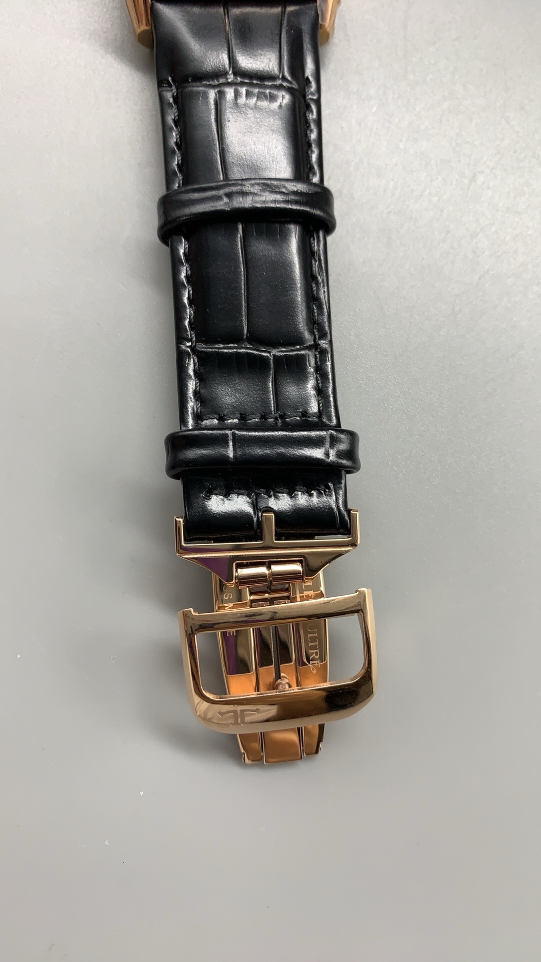 Case locked in its cradle, seen side-on with no gap between frame and rose gold case