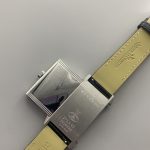 Applied dark baton markers and the thin printed outer track on the silvered dial