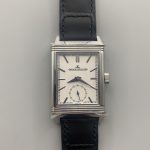 Winding crown on the steel flank of the Q713842J case, shown in close-up