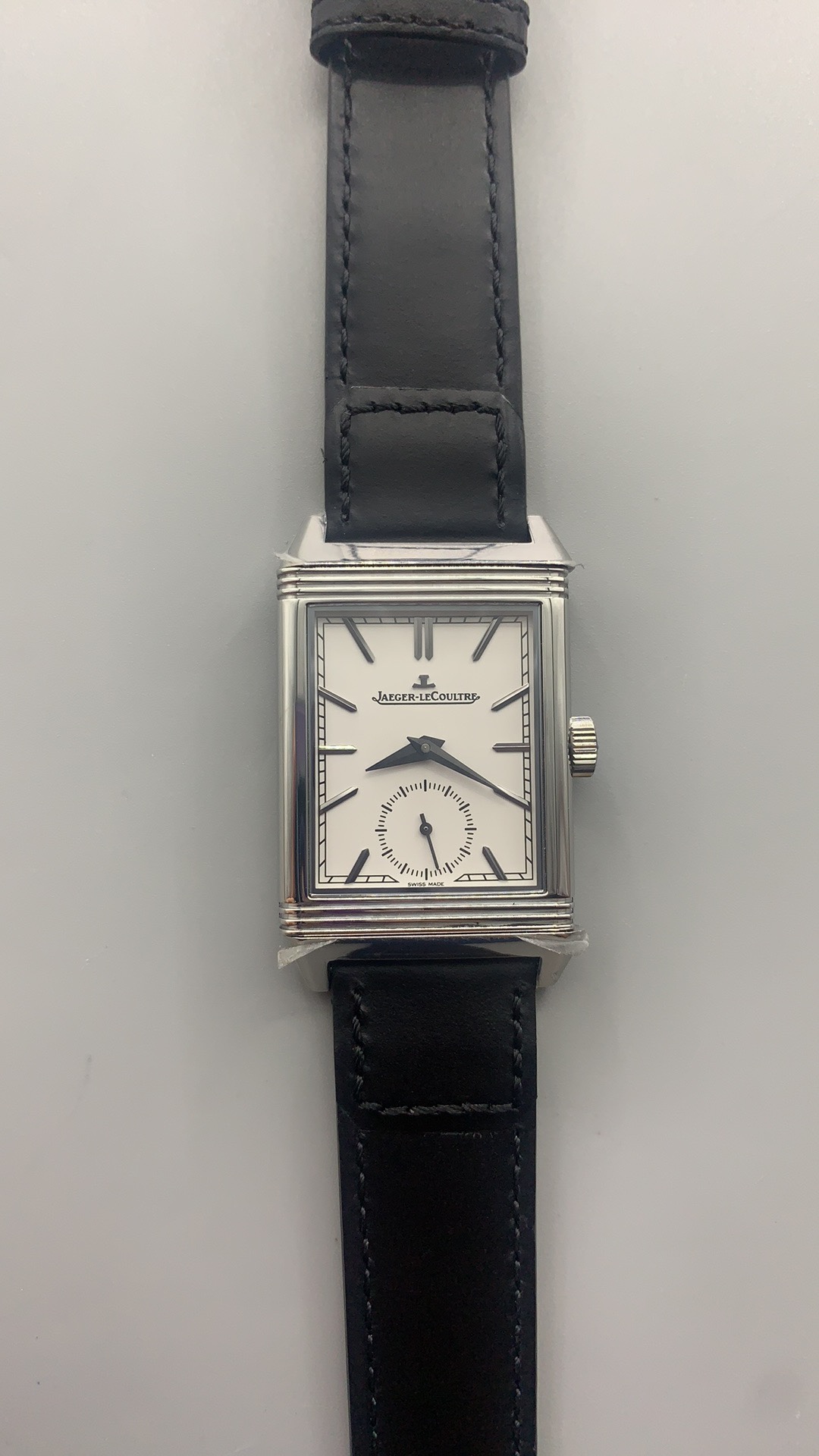 Winding crown on the steel flank of the Q713842J case, shown in close-up