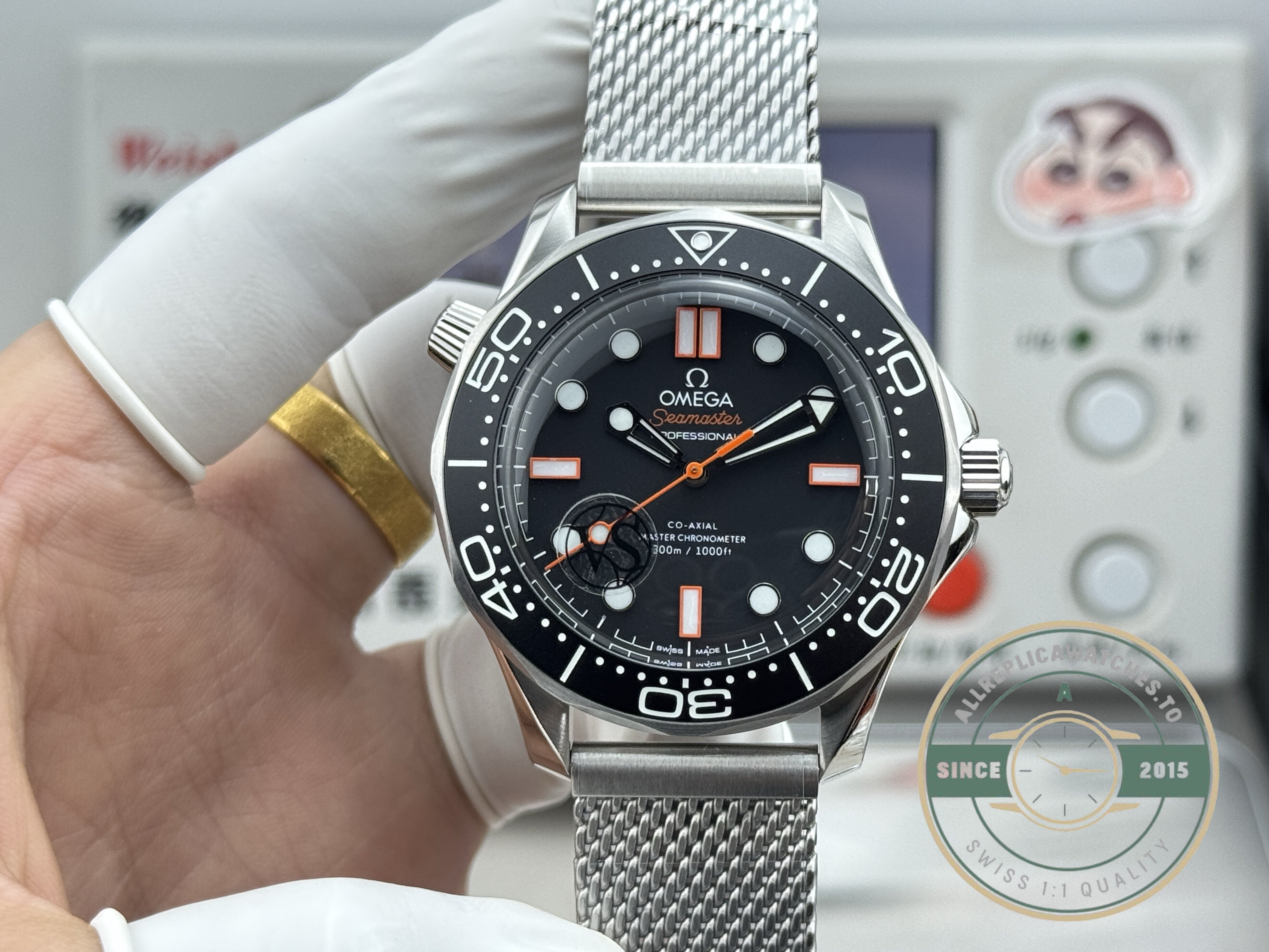 Diver 300M case of this super clone Omega Seamaster, carrying the full 300-metre rating