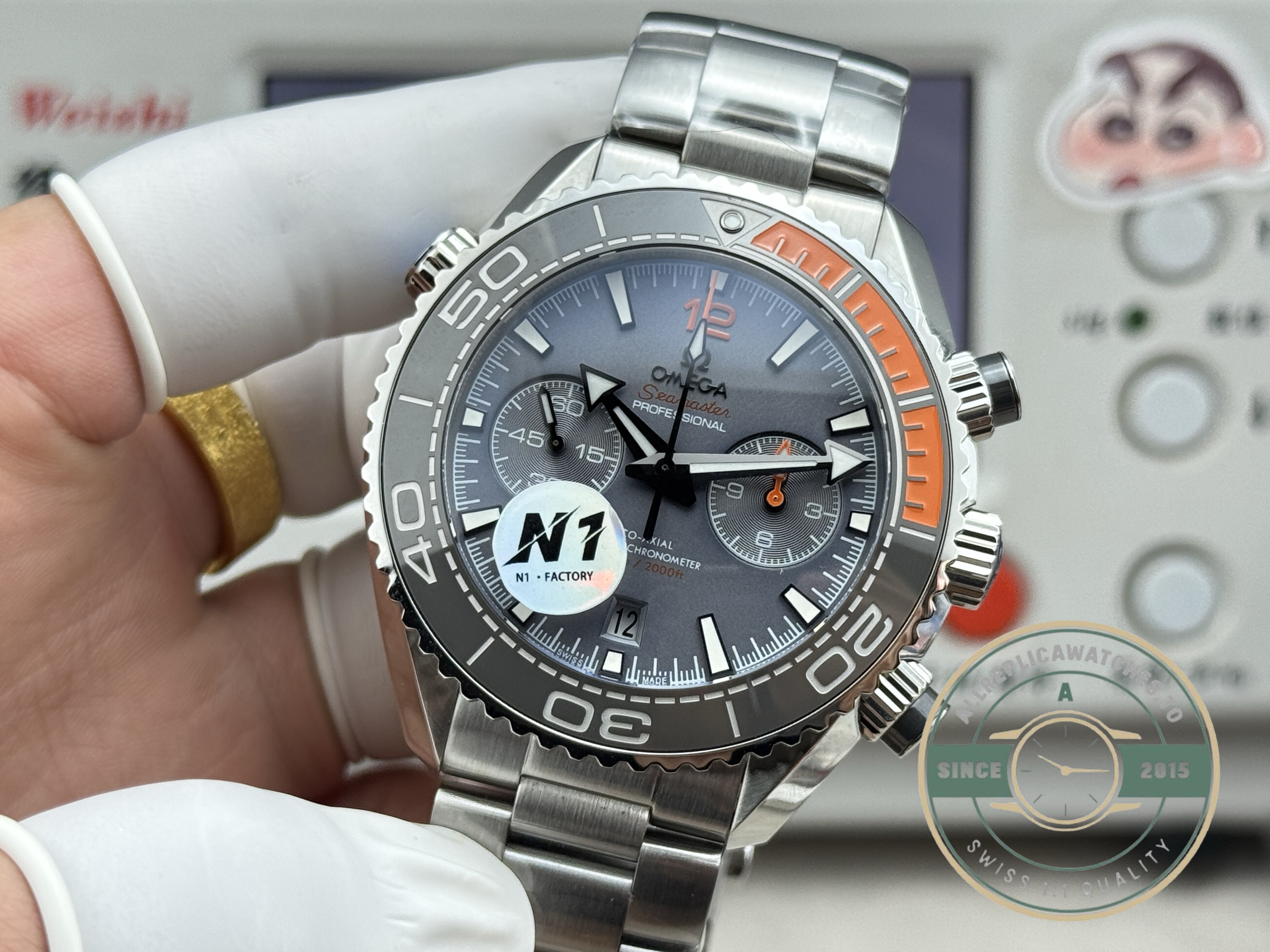 Unidirectional titanium bezel, diving scale and luminous pip at twelve, superclone Omega diver