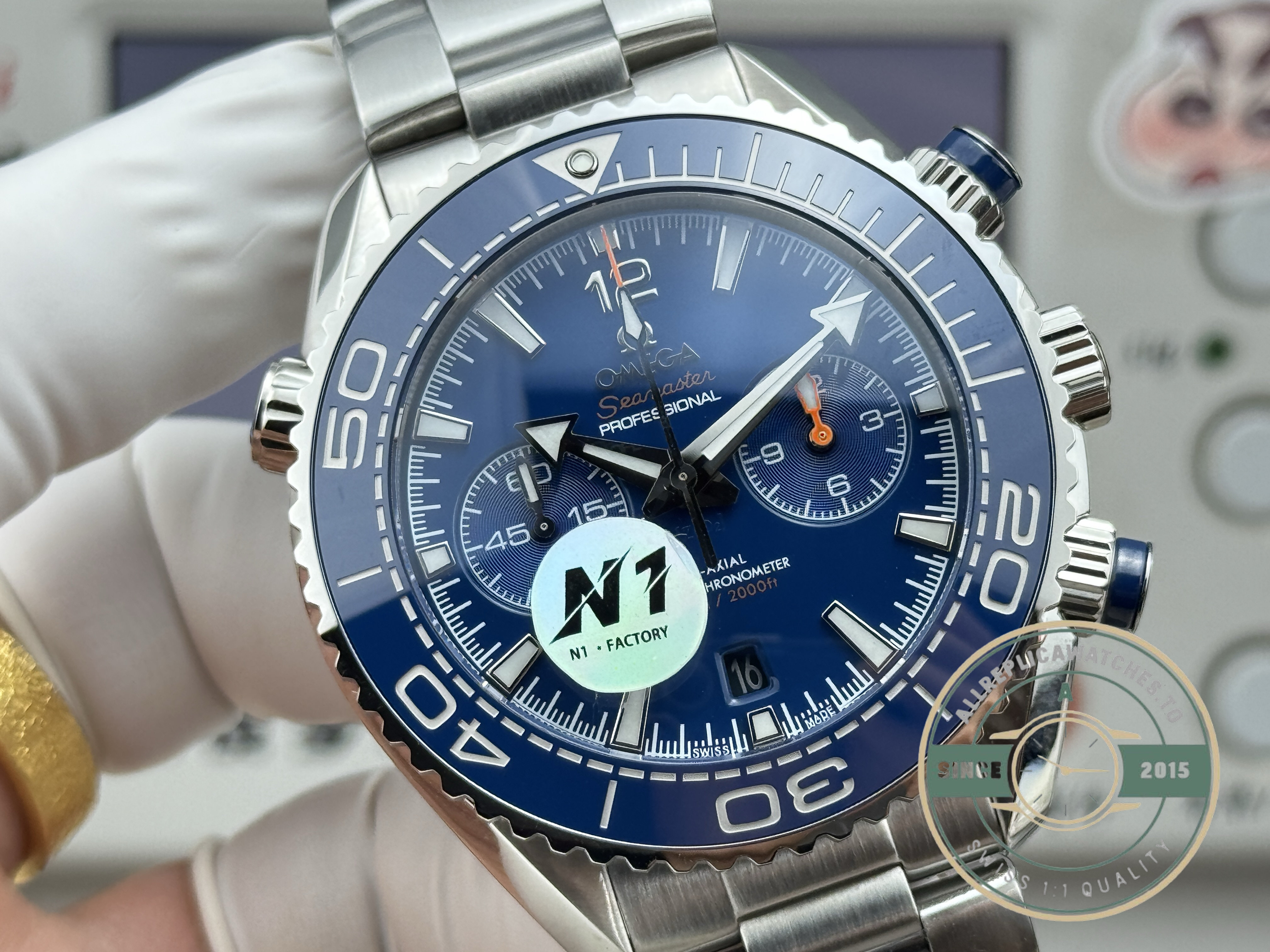 Column-wheel chronograph giving the clone 9900 a crisp pusher action, not a cam-soft one