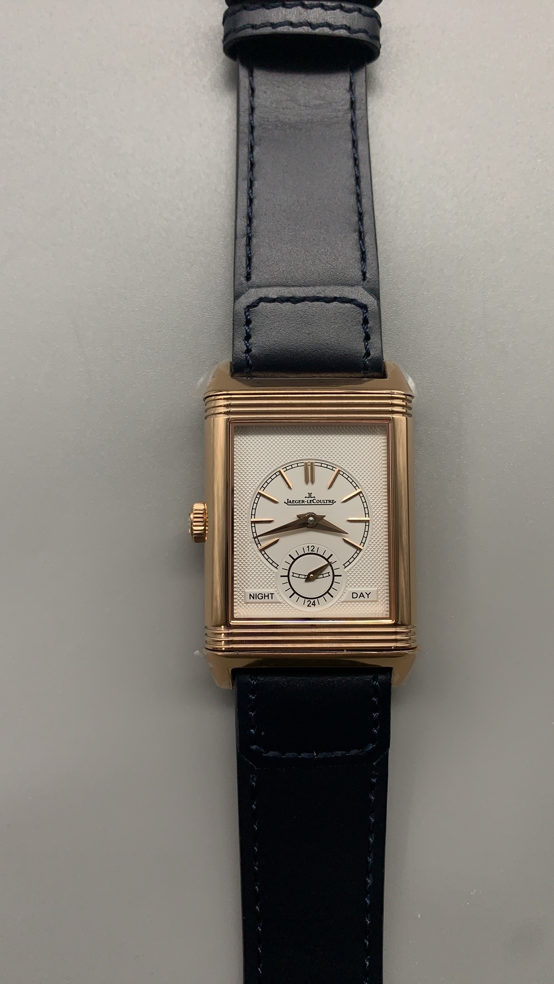 Blue smooth leather strap of the JLC Reverso Duoface replica, taper and stitching in view